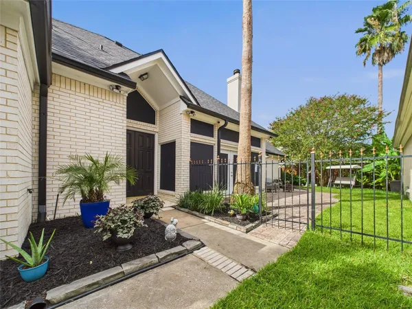 $2,950 | 203 Las Brisas Street, Kemah, TX 77565