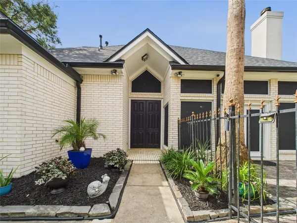 $2,950 | 203 Las Brisas Street, Kemah, TX 77565