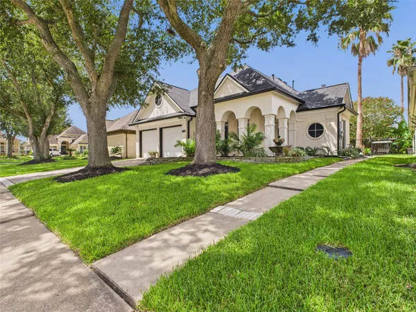 $2,950 | 203 Las Brisas Street, Kemah, TX 77565