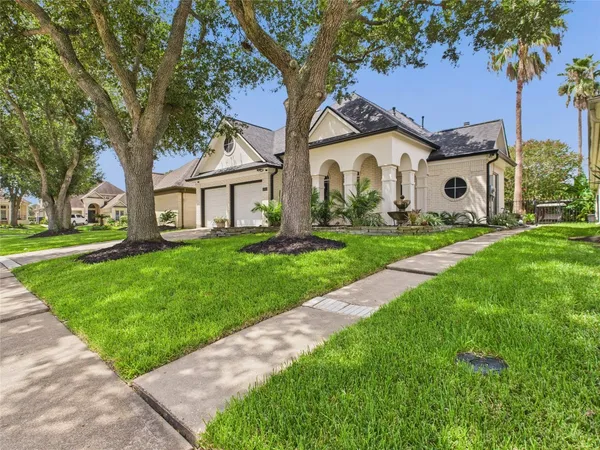 $2,950 | 203 Las Brisas Street, Kemah, TX 77565
