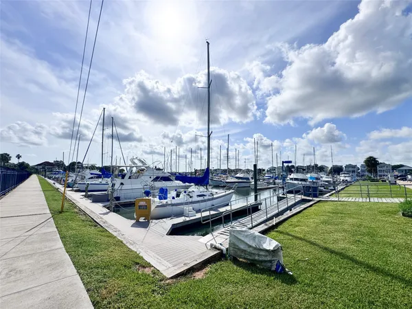 $2,950 | 203 Las Brisas Street, Kemah, TX 77565