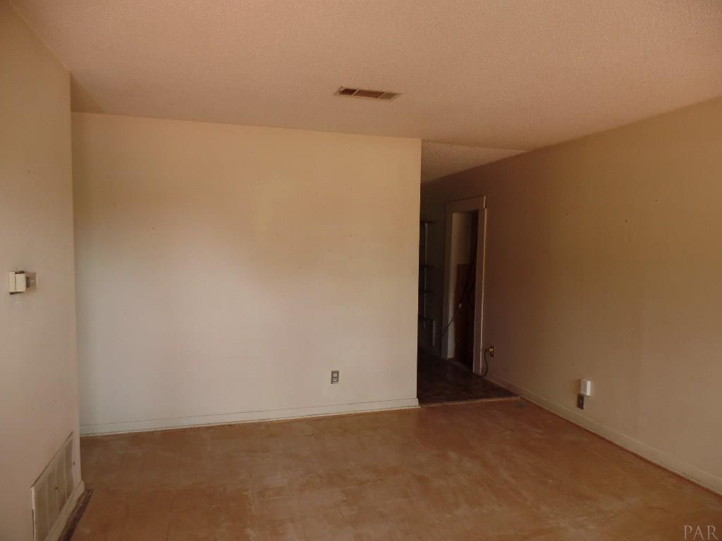 6510 Hampton Road Pensacola, FL 32505 - Photo 6 of 21
