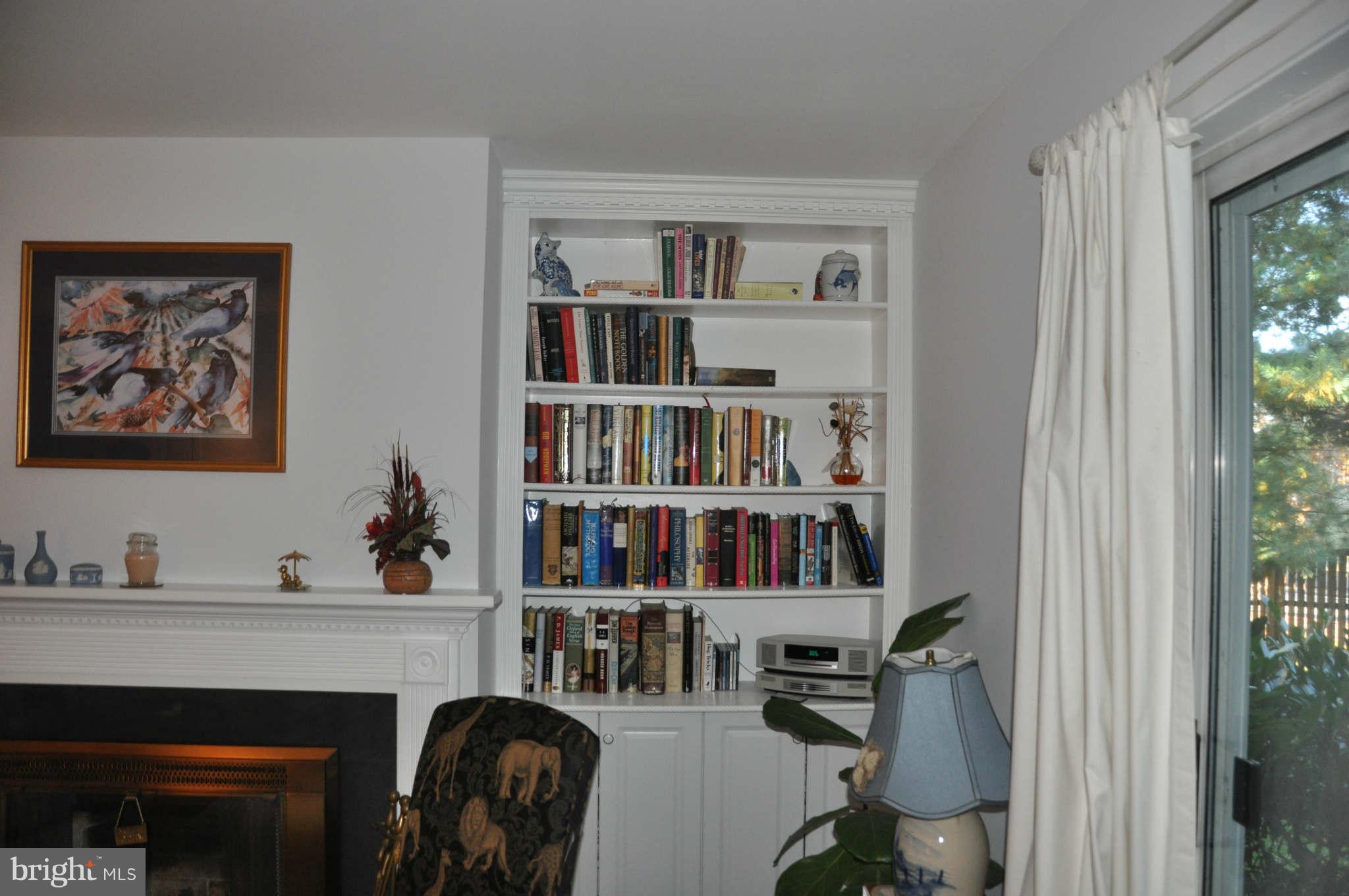 7707 A Lexton Place, Unit 40 Springfield, VA 22152 - Photo 4 of 16 Living Room w/built in bookcases