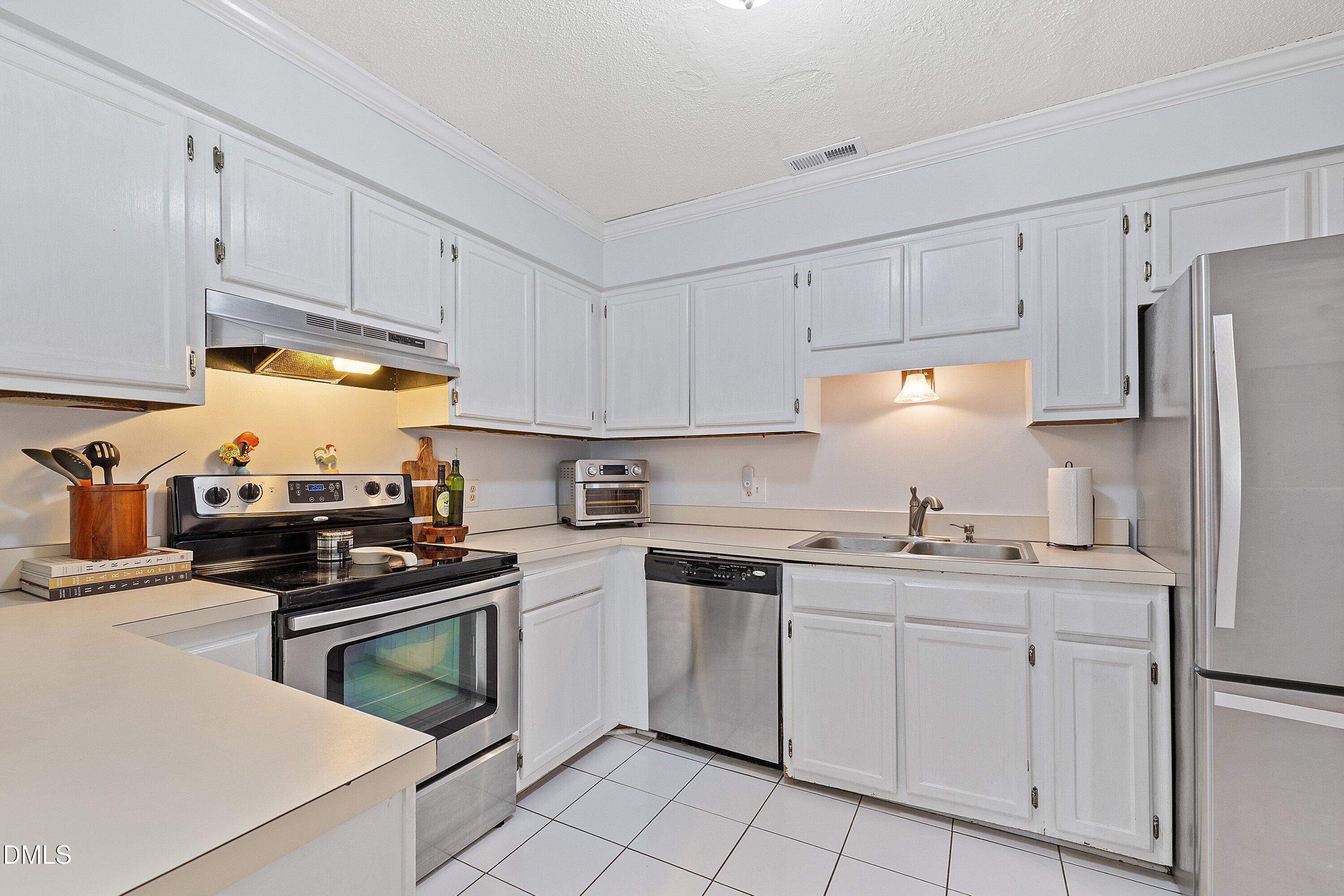 232 Wetherburn Lane Raleigh, NC 27615 - Photo 12 of 30 Kitchen