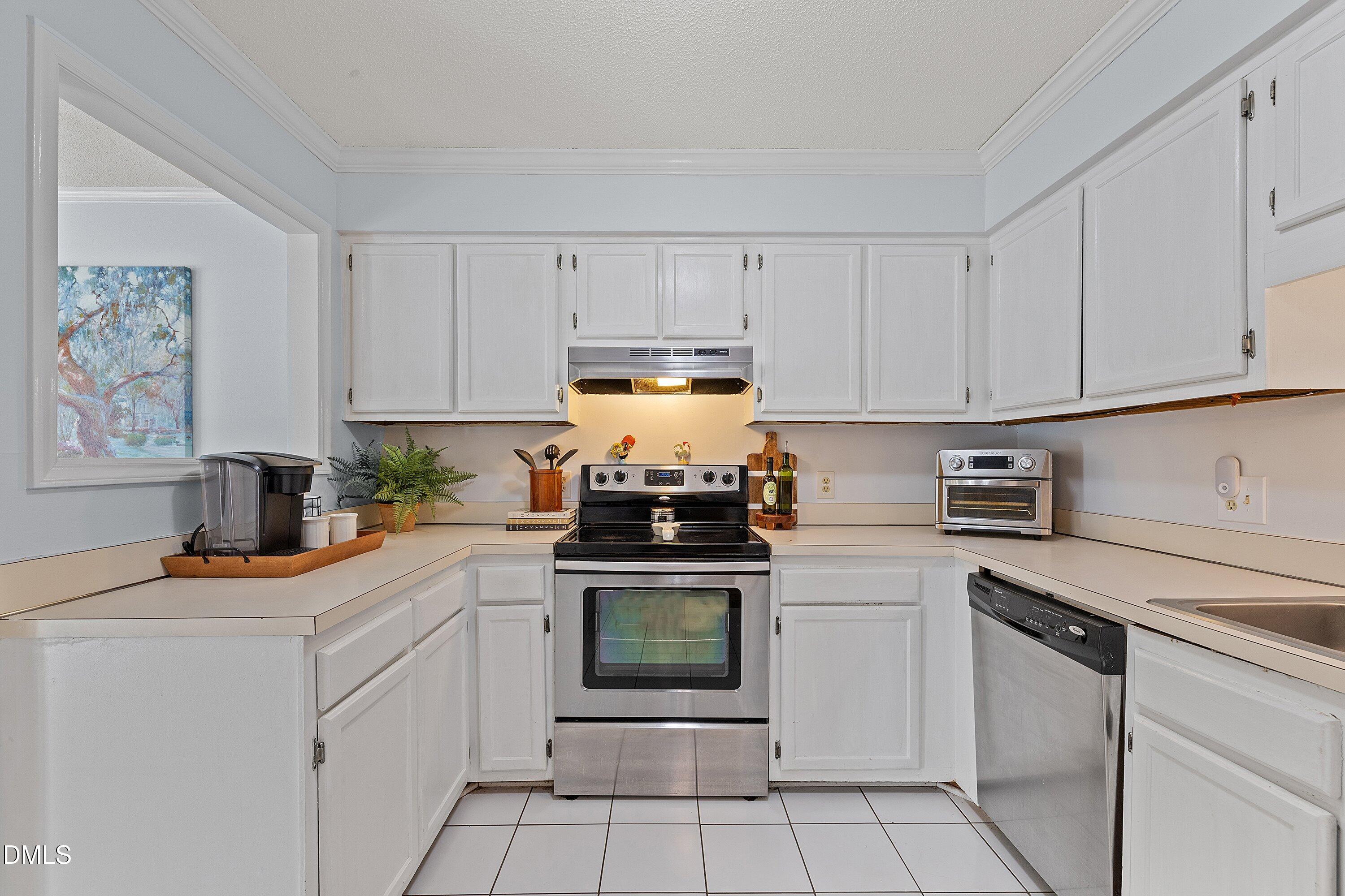 232 Wetherburn Lane Raleigh, NC 27615 - Photo 9 of 30 Kitchen