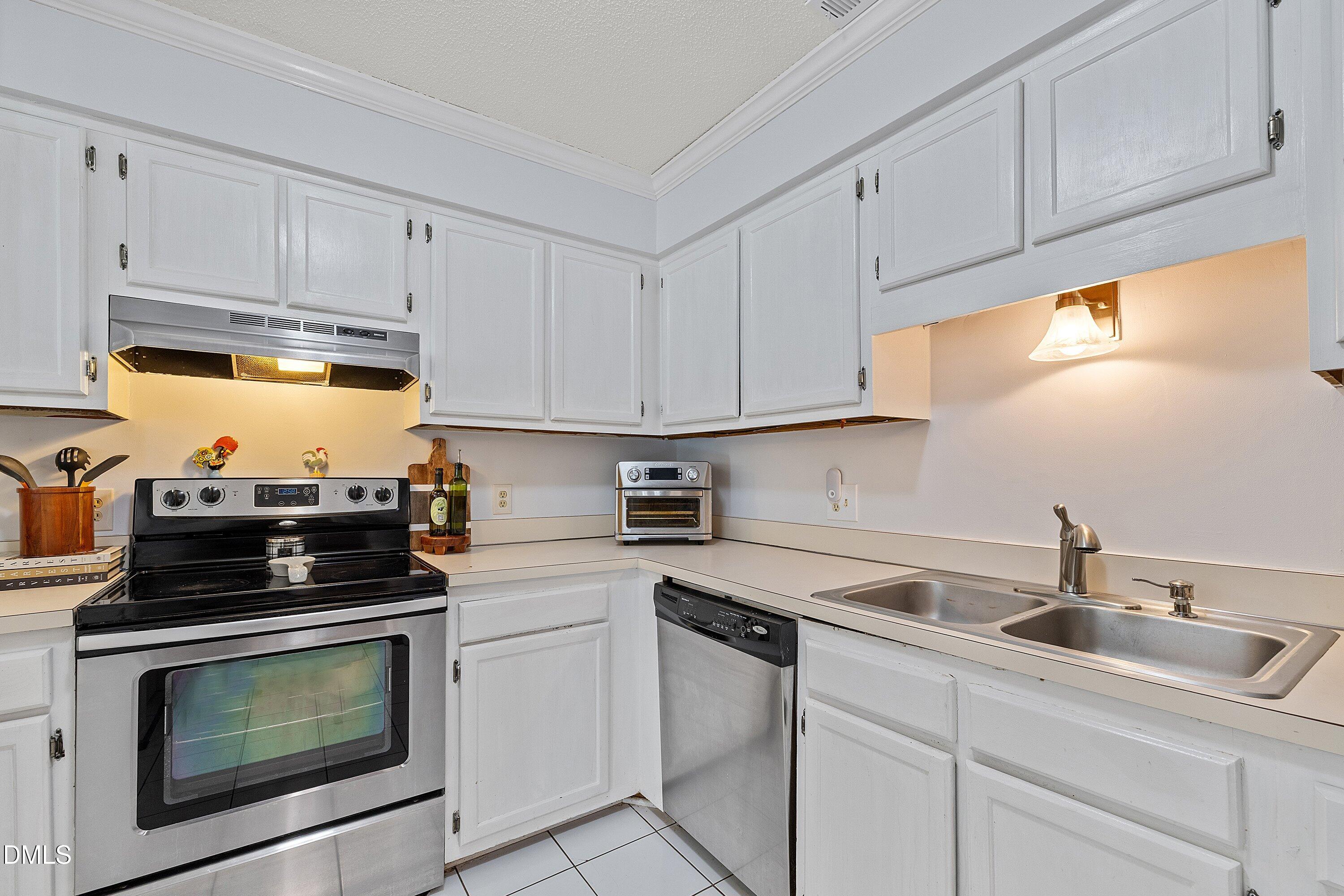 232 Wetherburn Lane Raleigh, NC 27615 - Photo 10 of 30 Kitchen