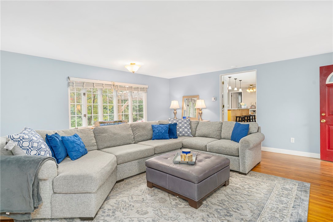 2 Prudence Lane Warren, RI 02885 - Photo 8 of 29 Family room