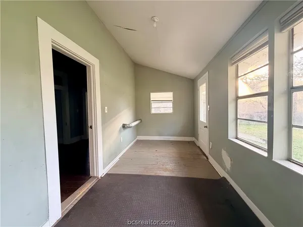 $174,999 | 236 8th Street, Somerville, TX 77879
