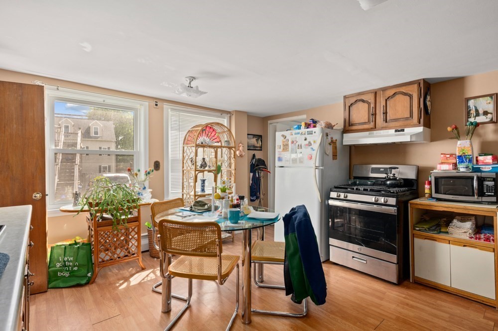 4 Wiley Place Wakefield, MA 01880 - Photo 3 of 42