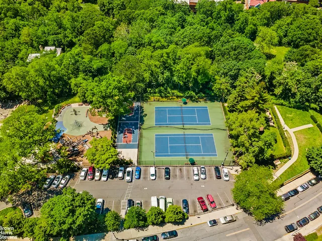 $295,000 | 5800 Arlington Avenue, Unit 7L | North Riverdale