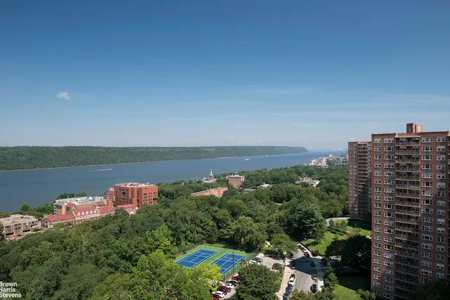 $295,000 | 5800 Arlington Avenue, Unit 7L | North Riverdale