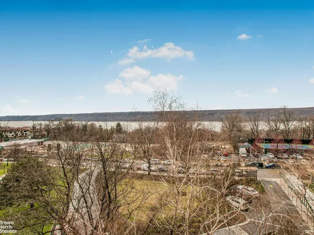 $295,000 | 5800 Arlington Avenue, Unit 7L | North Riverdale