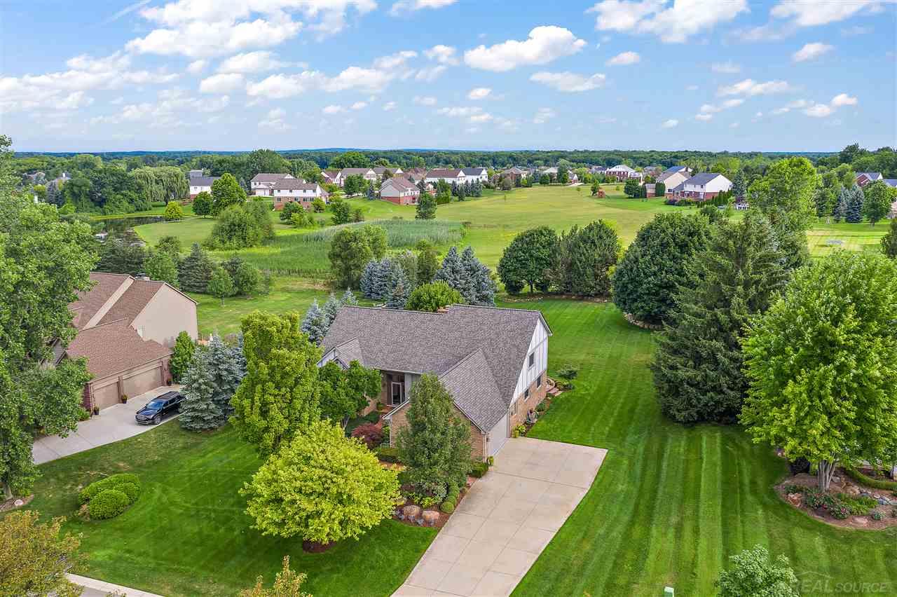 112 Oakbridge Drive Rochester, MI 48306 - Photo 4 of 47 50018773-4.JPG