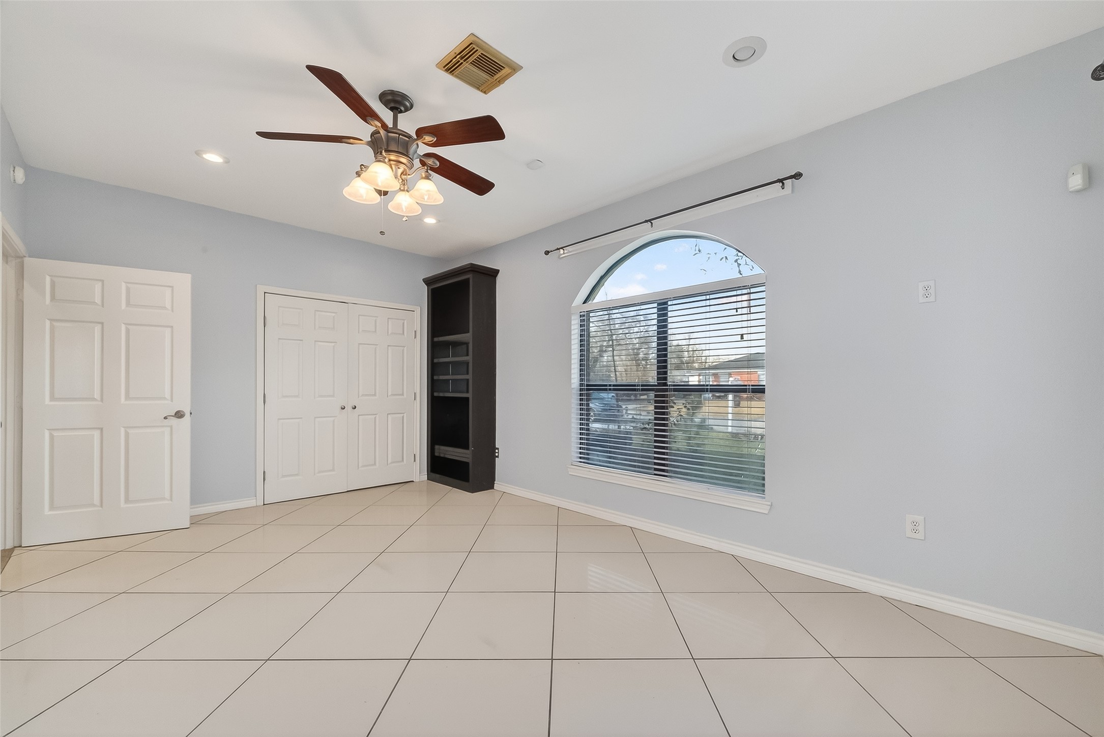 512 Bertloma Street Pasadena, TX 77502 - Photo 11 of 48