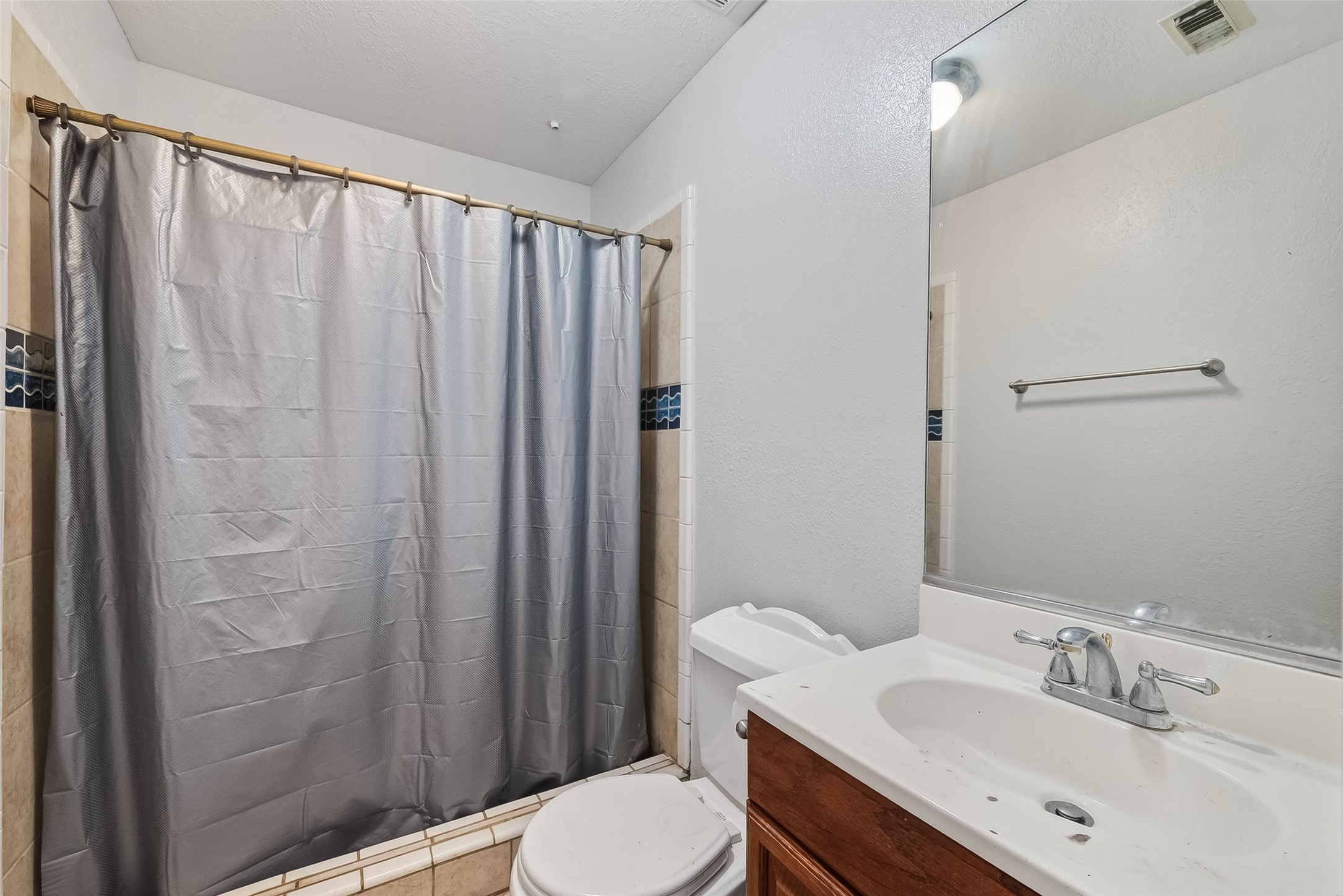 512 Bertloma Street Pasadena, TX 77502 - Photo 35 of 48 3rd living quarters above the garage. 1/1