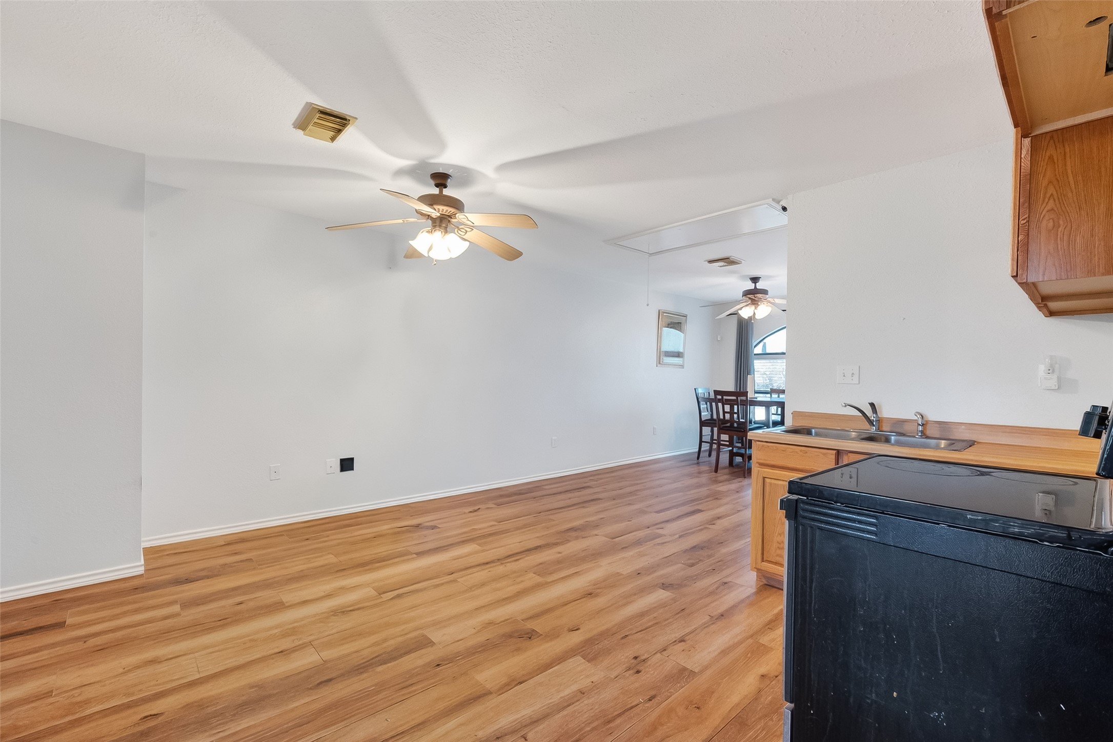 512 Bertloma Street Pasadena, TX 77502 - Photo 37 of 48 3rd living quarters above the garage. 1/1