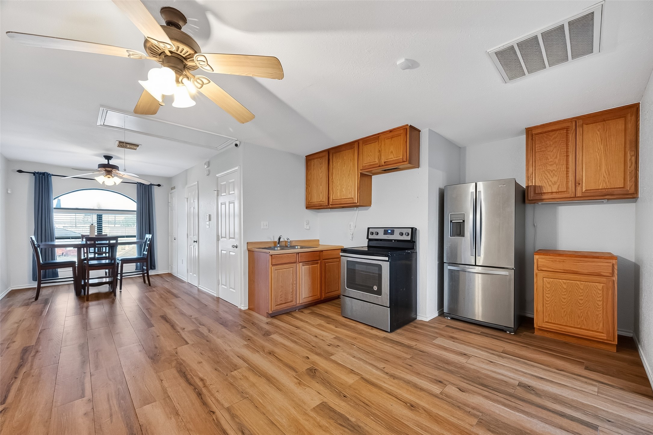 512 Bertloma Street Pasadena, TX 77502 - Photo 38 of 48 3rd living quarters above the garage. 1/1