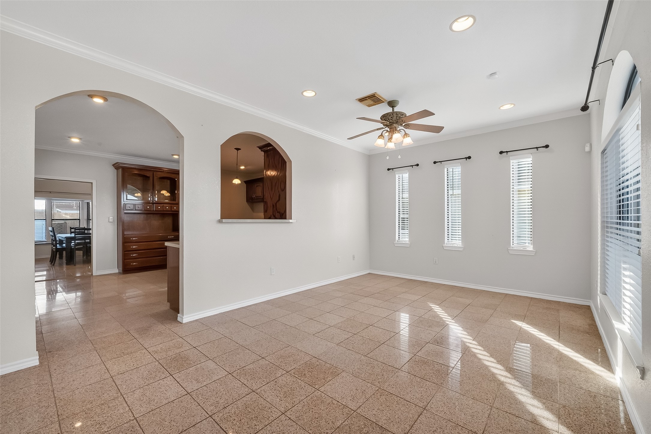512 Bertloma Street Pasadena, TX 77502 - Photo 4 of 48 1st living quarters-living room