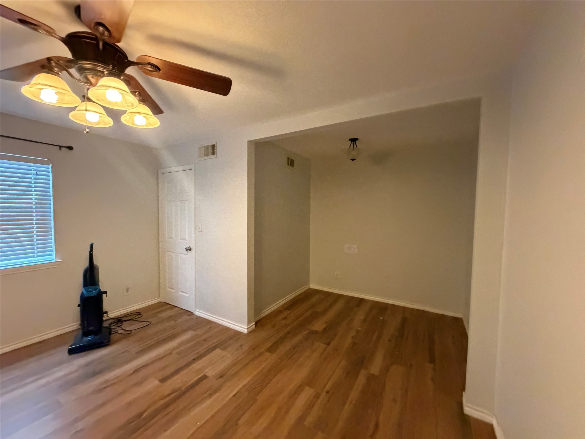 512 Bertloma Street Pasadena, TX 77502 - Photo 9 of 16 Separate office space in the garage