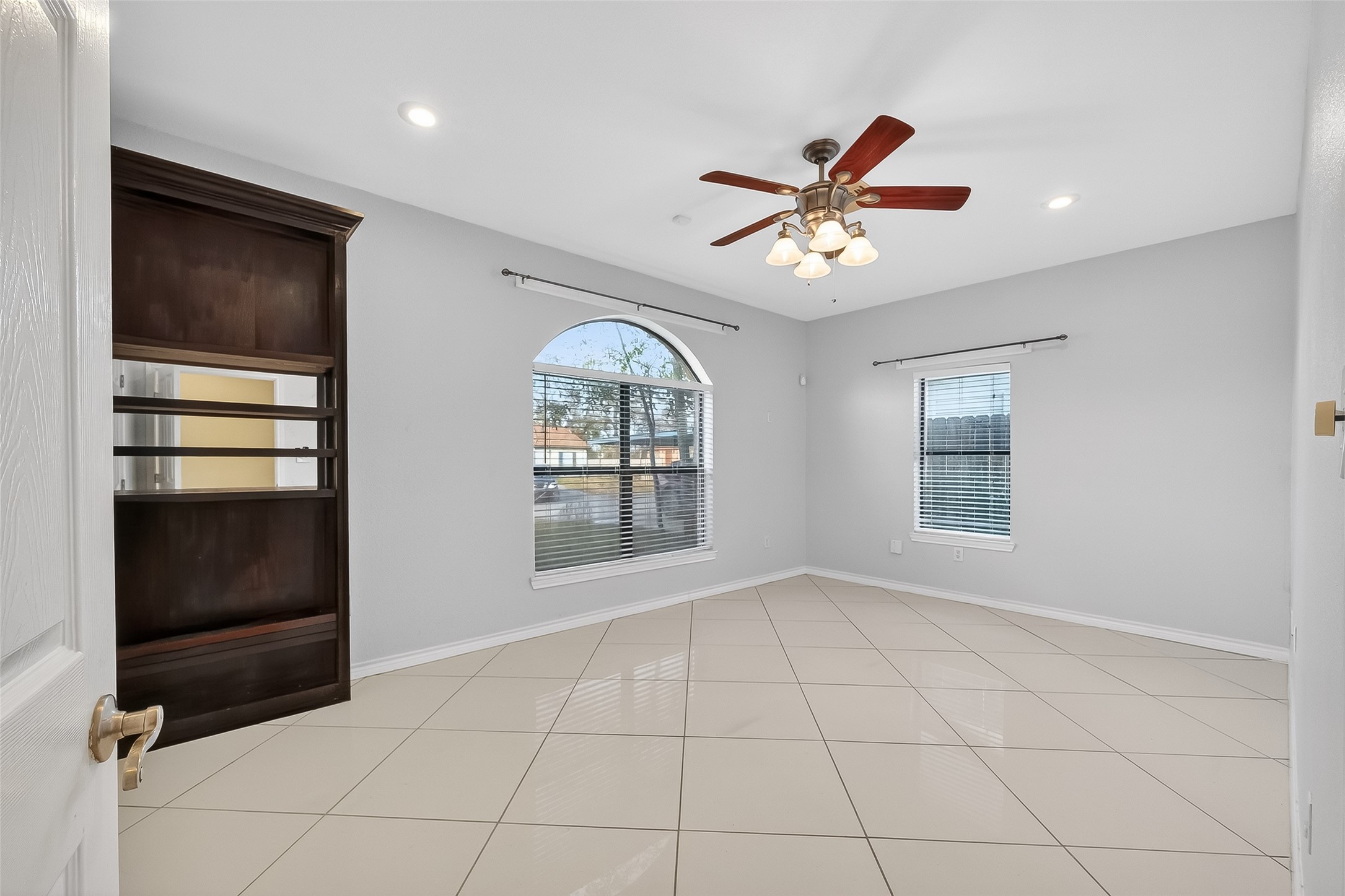 512 Bertloma Street Pasadena, TX 77502 - Photo 10 of 48 bd1