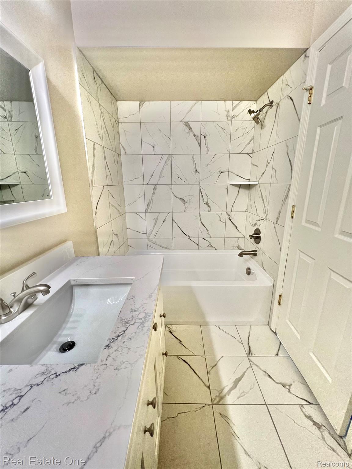 6121 Orchard Lake Road, Unit 202 West Bloomfield, MI 48322 - Photo 11 of 18 6121 Orchard 202 10.jpeg