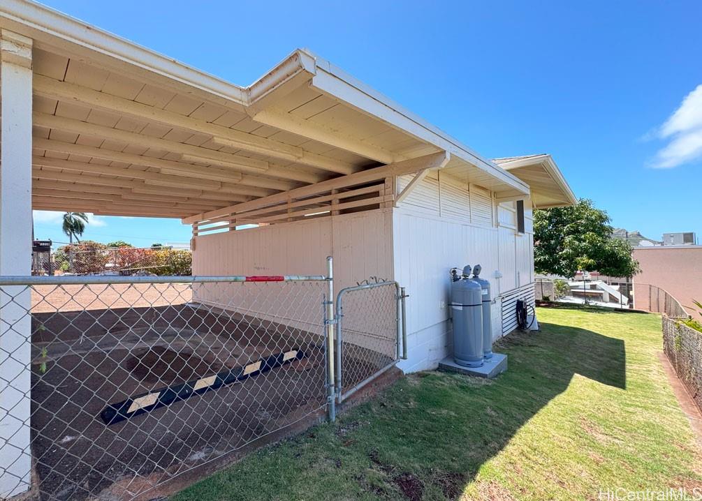 1220 Center Street, Unit B Honolulu, HI 96816 - Photo 19 of 21 Back Right of Property