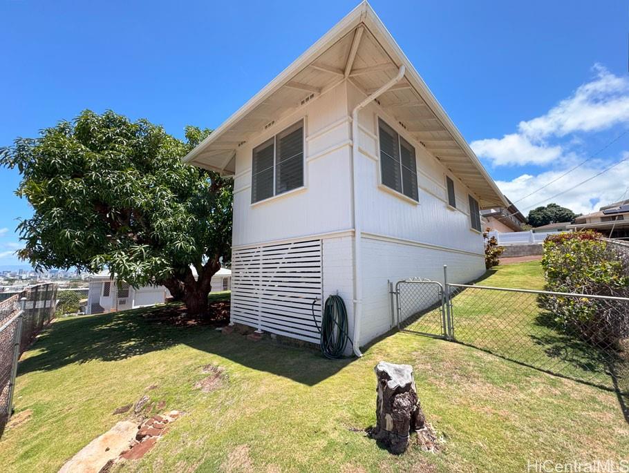 1220 Center Street, Unit B Honolulu, HI 96816 - Photo 20 of 21 Front Left of Property