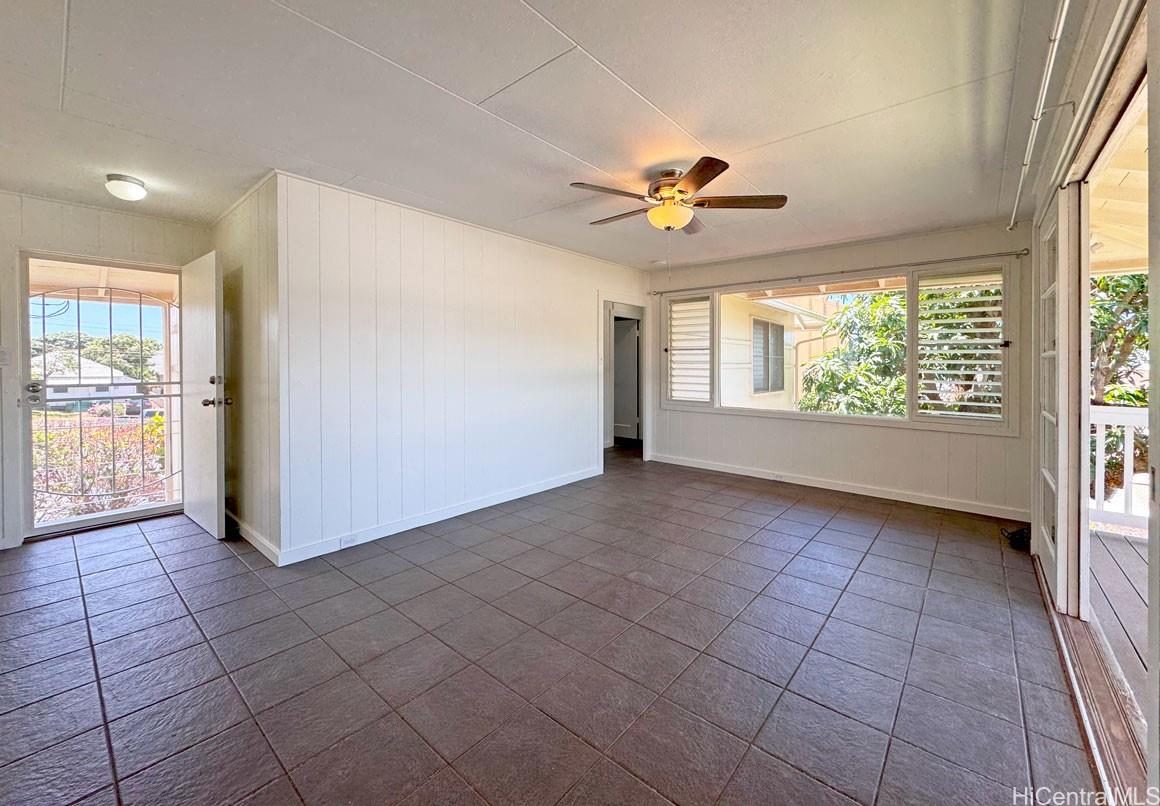 1220 Center Street, Unit B Honolulu, HI 96816 - Photo 2 of 21 Entry, Living Room