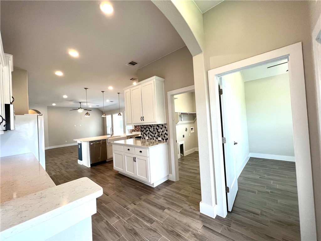 197 Santa Maria Street Georgetown, TX 78628 - Photo 14 of 25