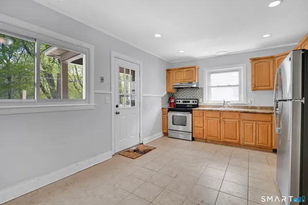 $2,400 | 42 Hartford Avenue, Enfield, CT 06082