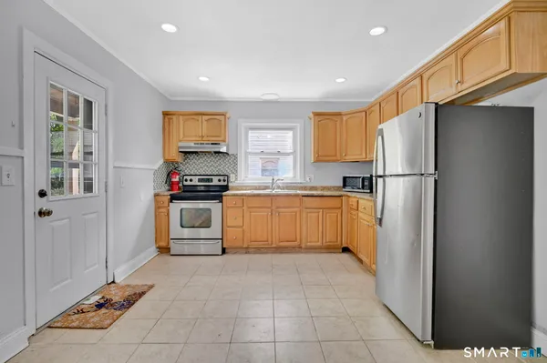 $2,400 | 42 Hartford Avenue, Enfield, CT 06082