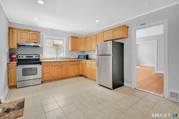 $2,400 | 42 Hartford Avenue, Enfield, CT 06082