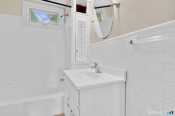 $2,400 | 42 Hartford Avenue, Enfield, CT 06082