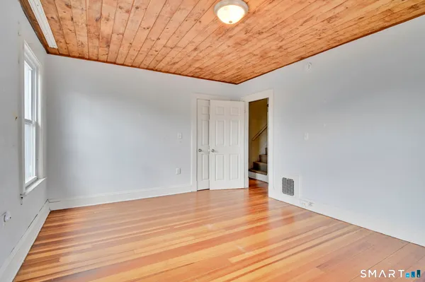 $2,400 | 42 Hartford Avenue, Enfield, CT 06082