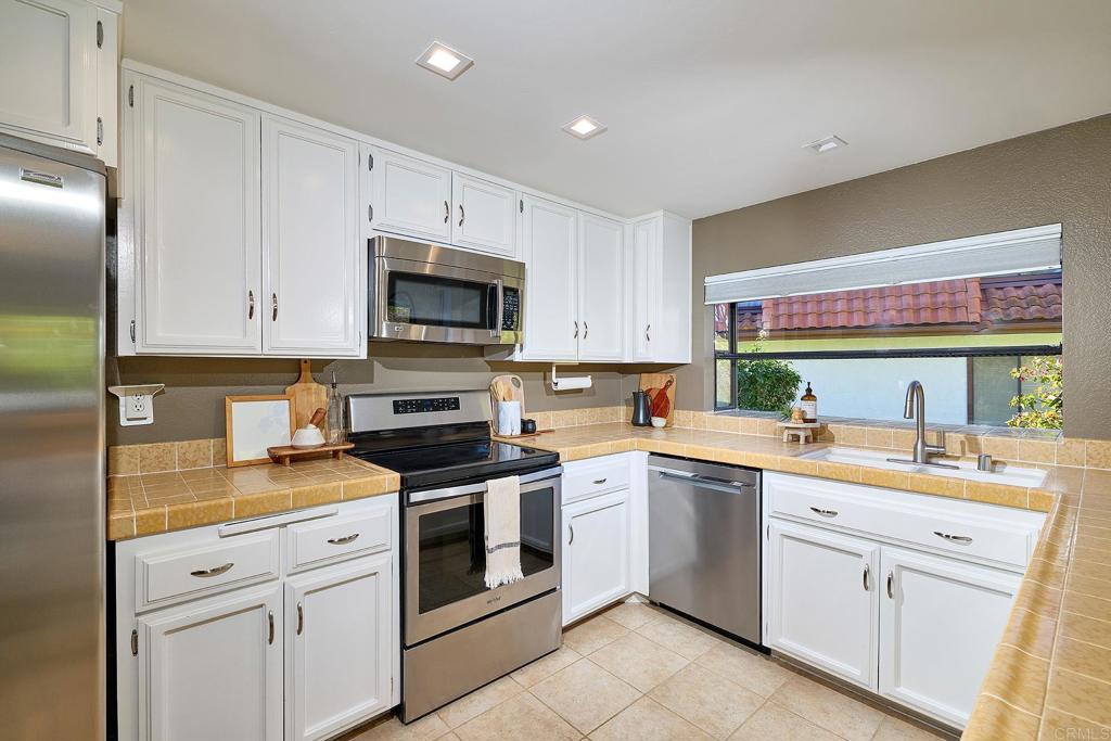 11518 Madera Rosa Way San Diego, CA 92124 - Photo 8 of 14