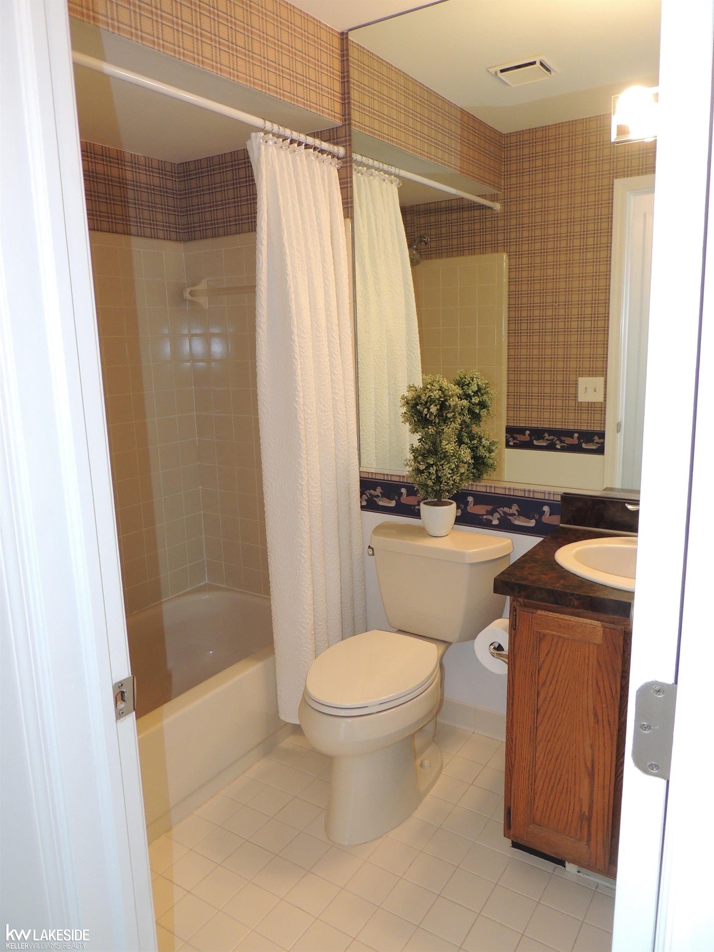 1600 Stonecrest Drive Rochester, MI 48307 - Photo 16 of 36