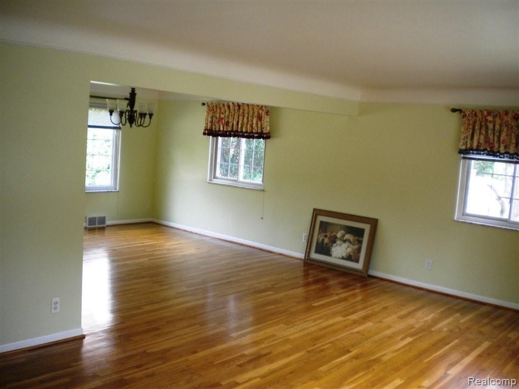 21527 River Road Grosse Pointe, MI 48236 - Photo 3 of 25 5.JPG