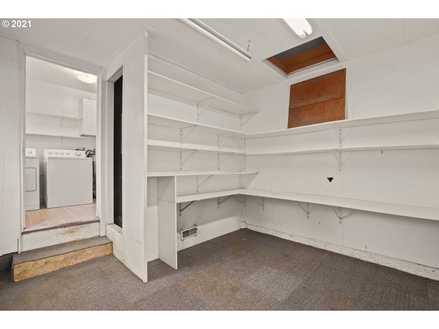 5823 Southwest Nebraska Street Portland, OR 97221 - Photo 10 of 21 Gallery Image 10