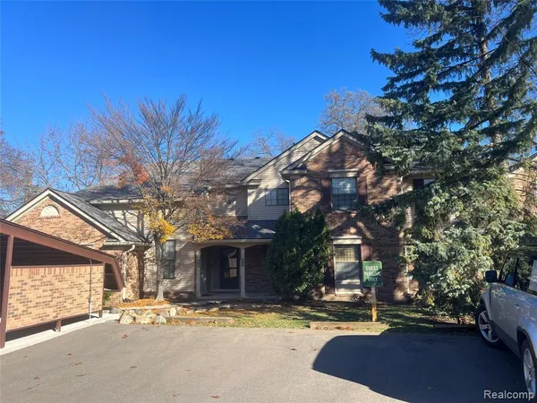 $230,000 | 29726 Pine Ridge Circle, Farmington, MI 48331