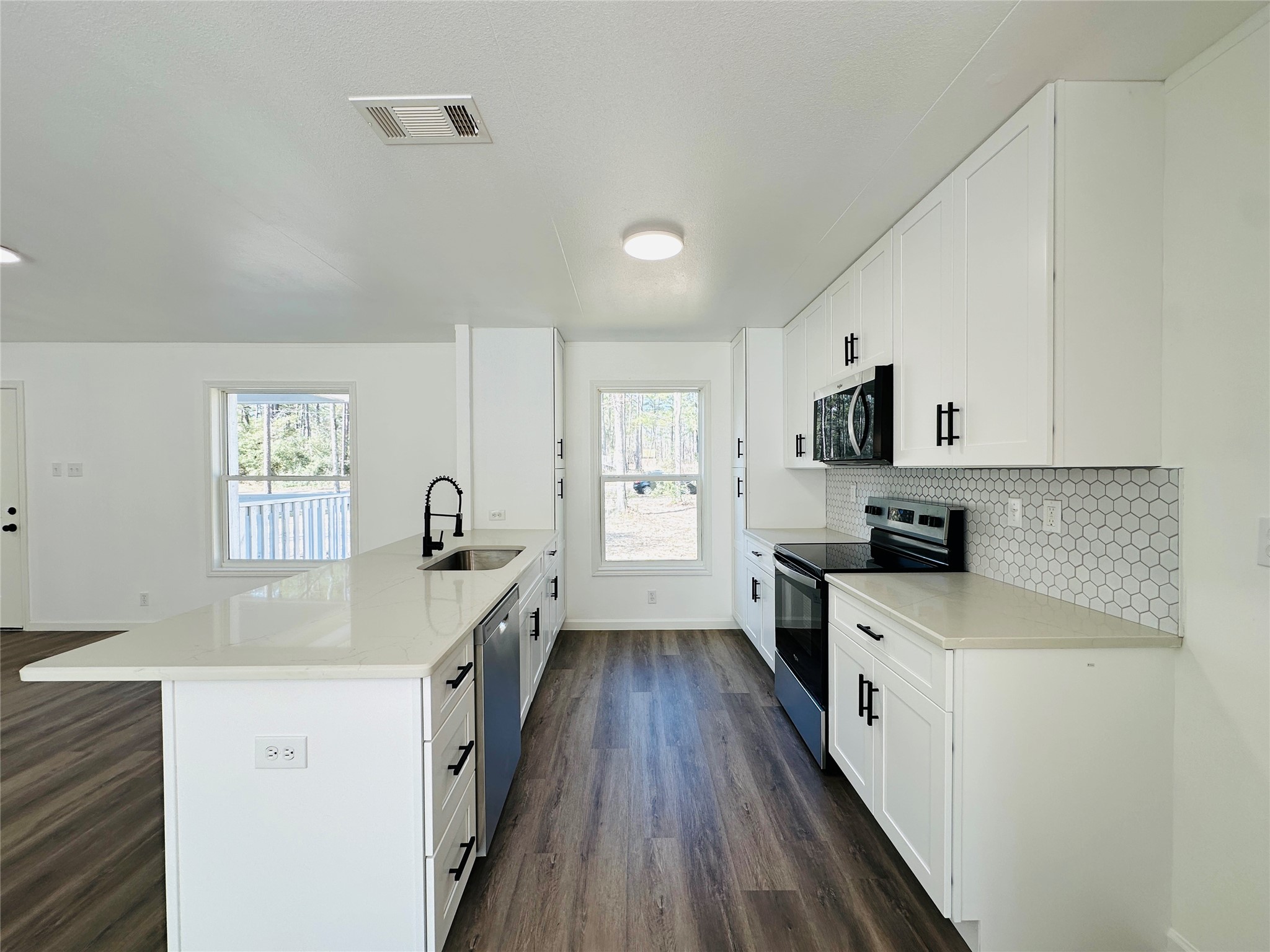 11269 Newton Circle Conroe, TX 77303 - Photo 8 of 39 a kitchen with cabinets a sink and appliances