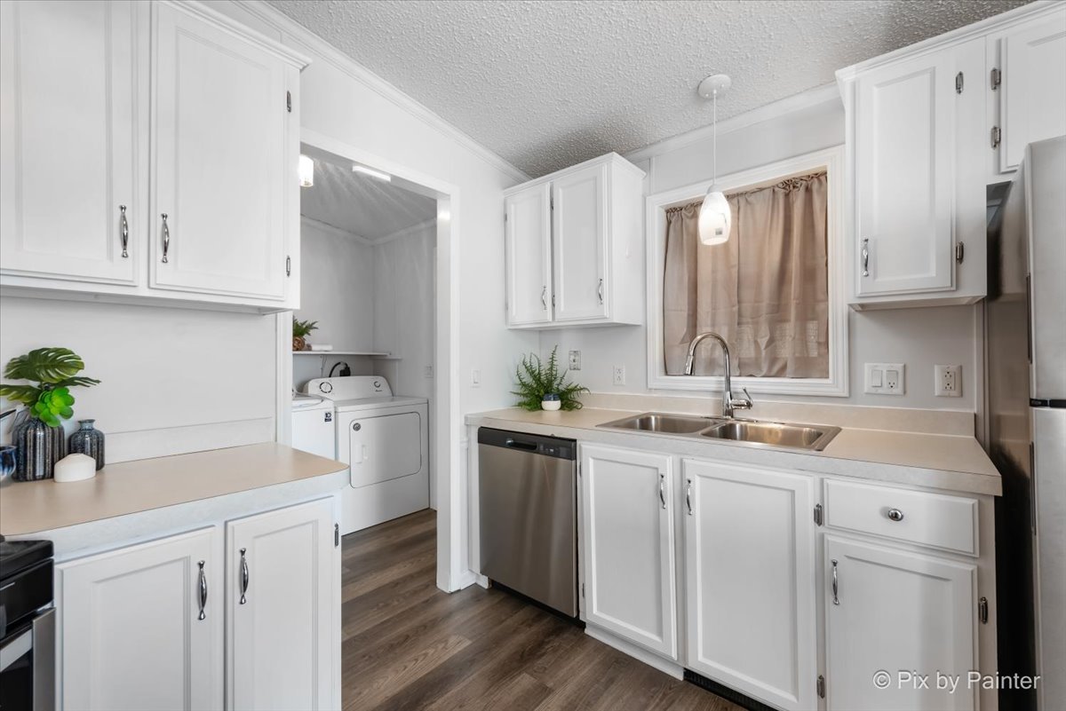 220 Melbrooke Road Elgin, IL 60123 - Photo 12 of 32