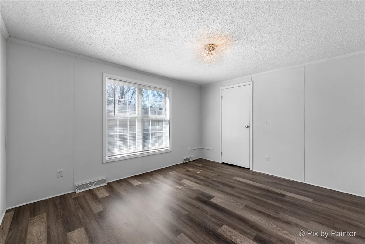 220 Melbrooke Road Elgin, IL 60123 - Photo 15 of 32