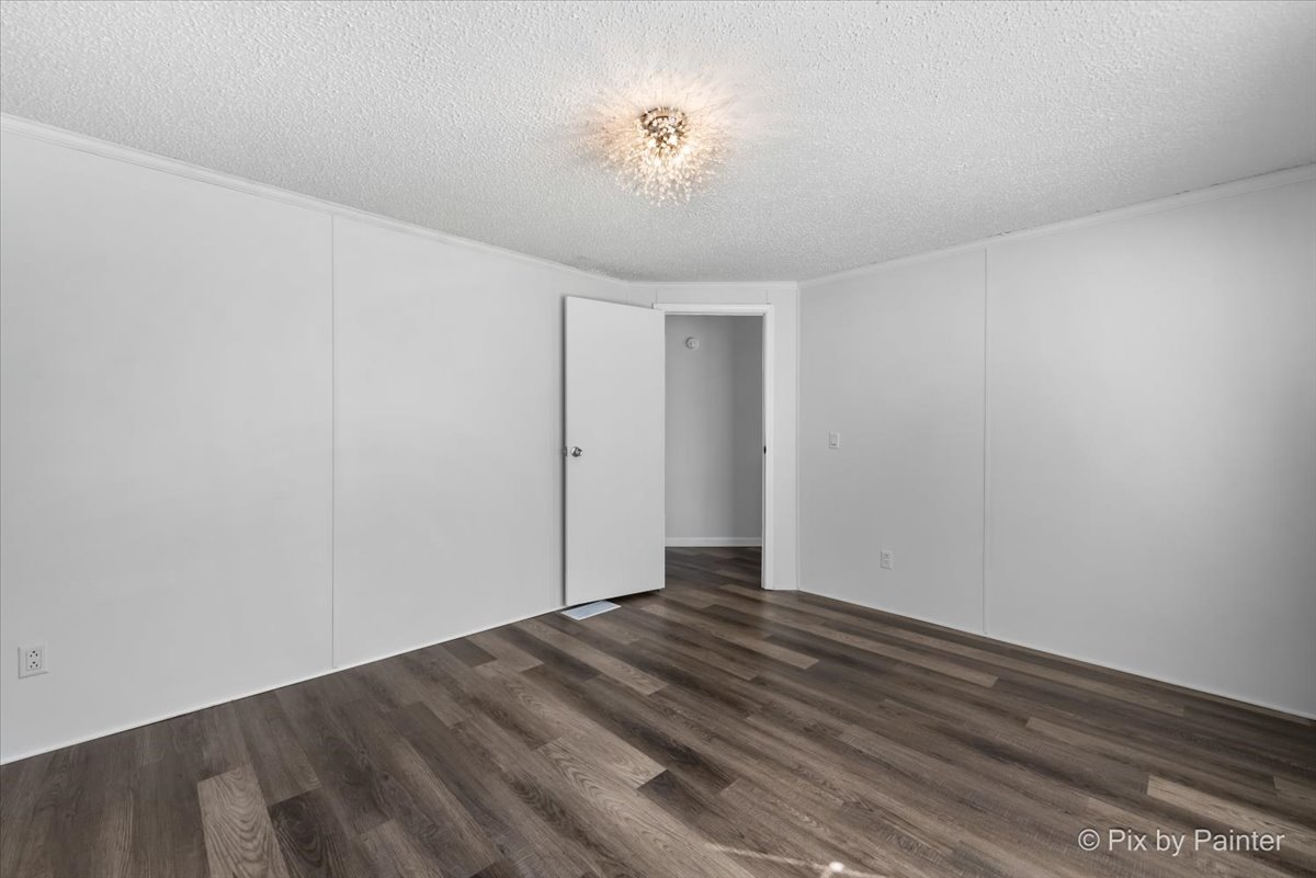 220 Melbrooke Road Elgin, IL 60123 - Photo 16 of 32