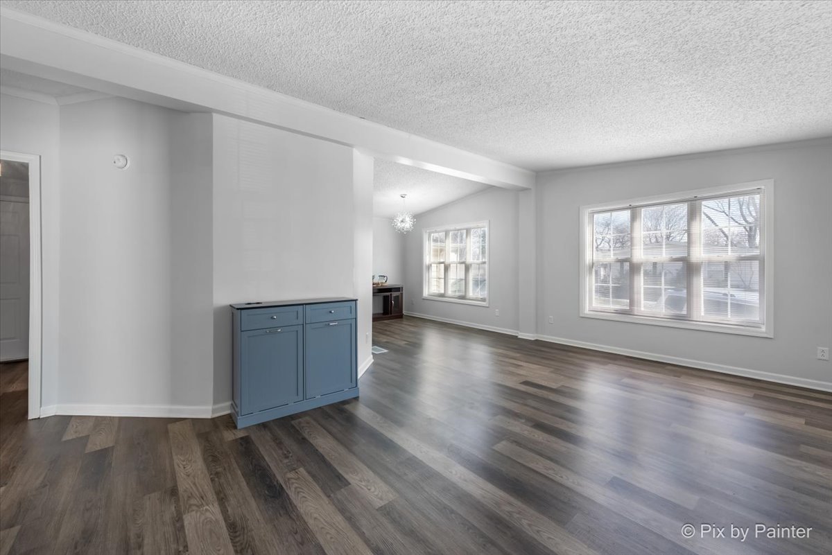 220 Melbrooke Road Elgin, IL 60123 - Photo 5 of 32