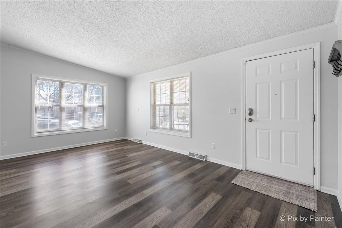 220 Melbrooke Road Elgin, IL 60123 - Photo 6 of 32