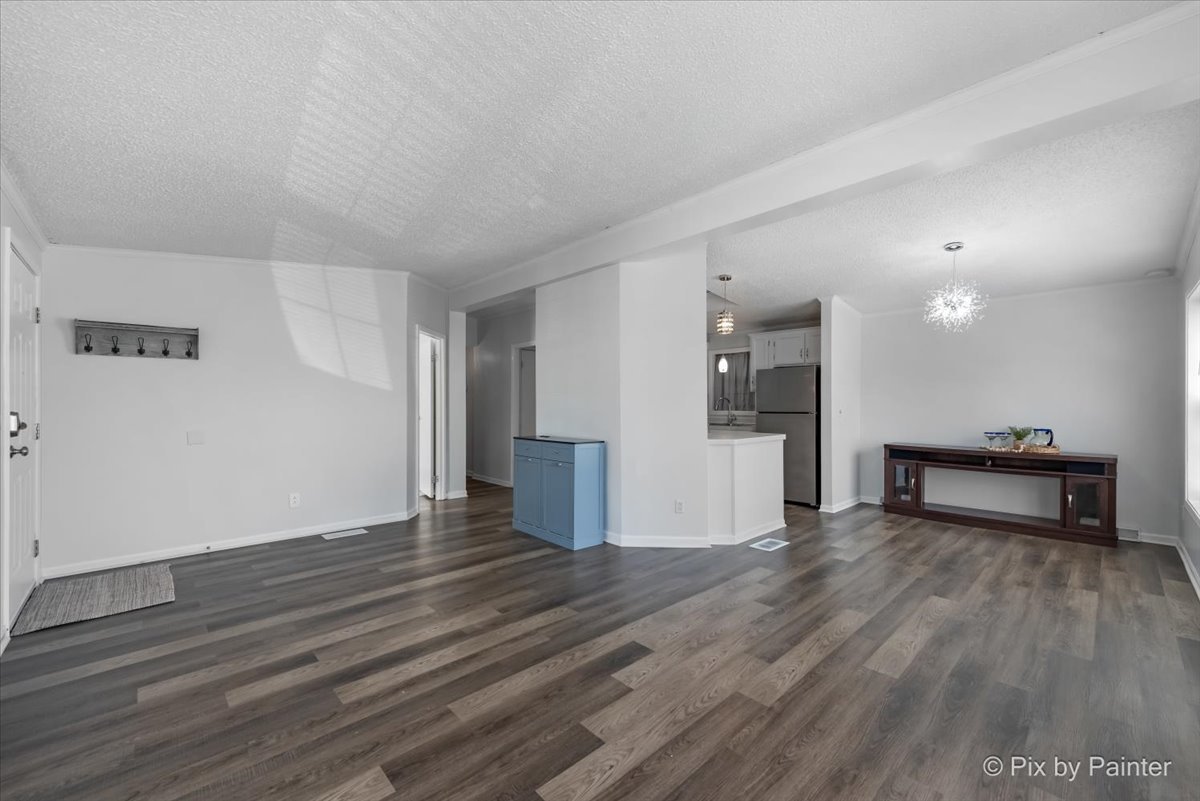 220 Melbrooke Road Elgin, IL 60123 - Photo 7 of 32