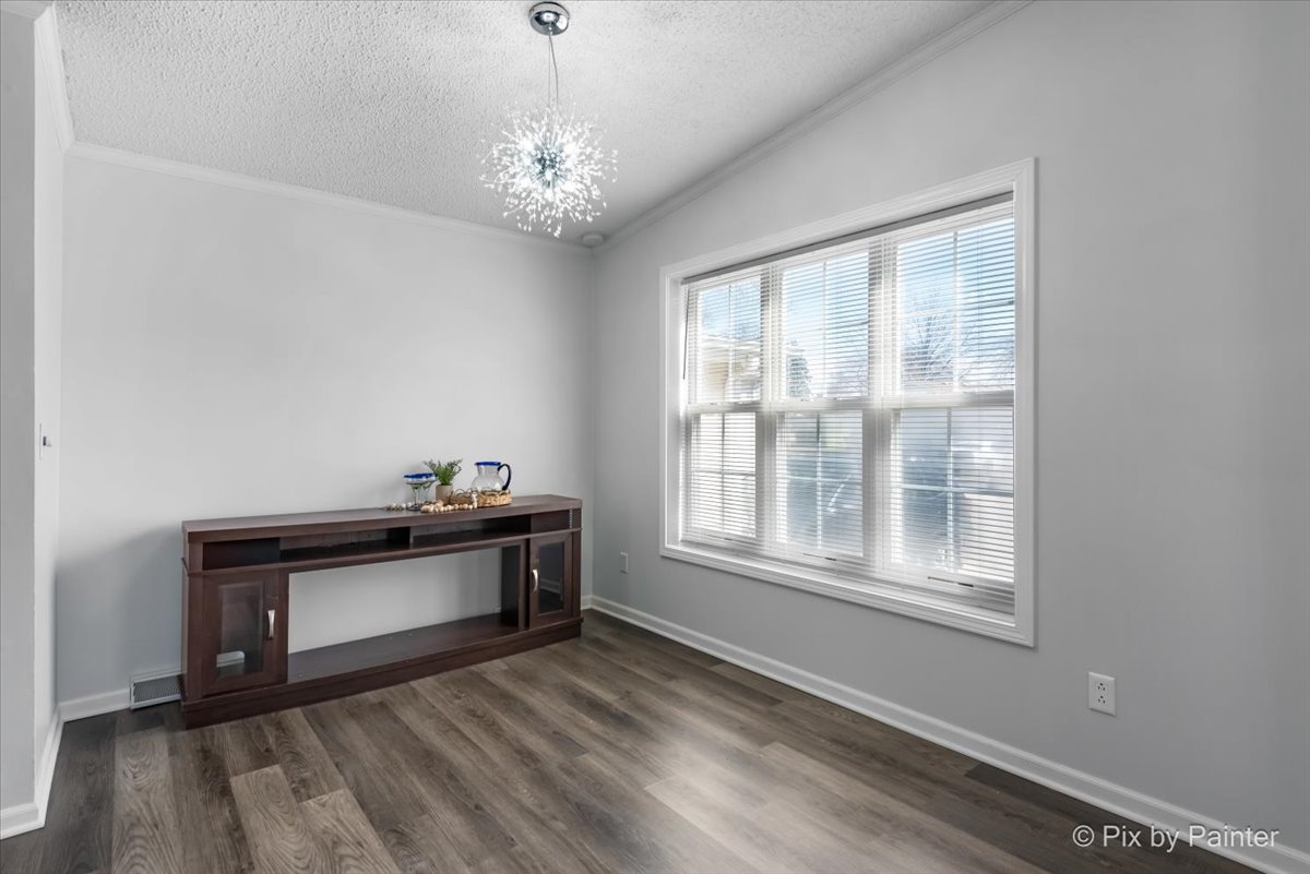 220 Melbrooke Road Elgin, IL 60123 - Photo 8 of 32