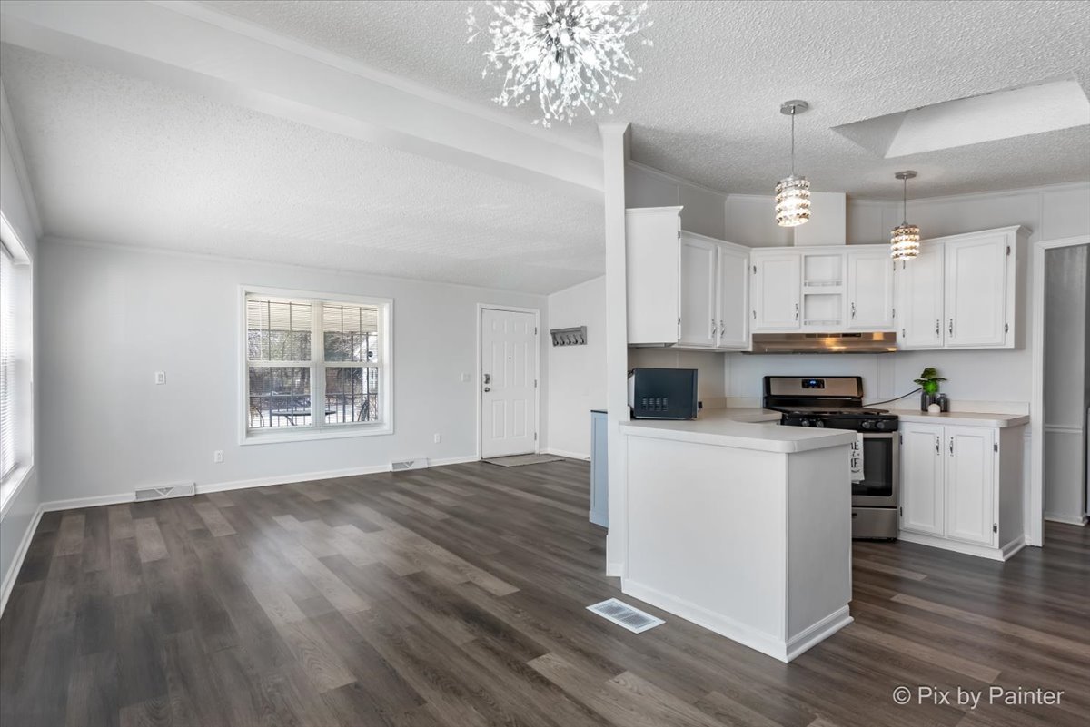 220 Melbrooke Road Elgin, IL 60123 - Photo 9 of 32