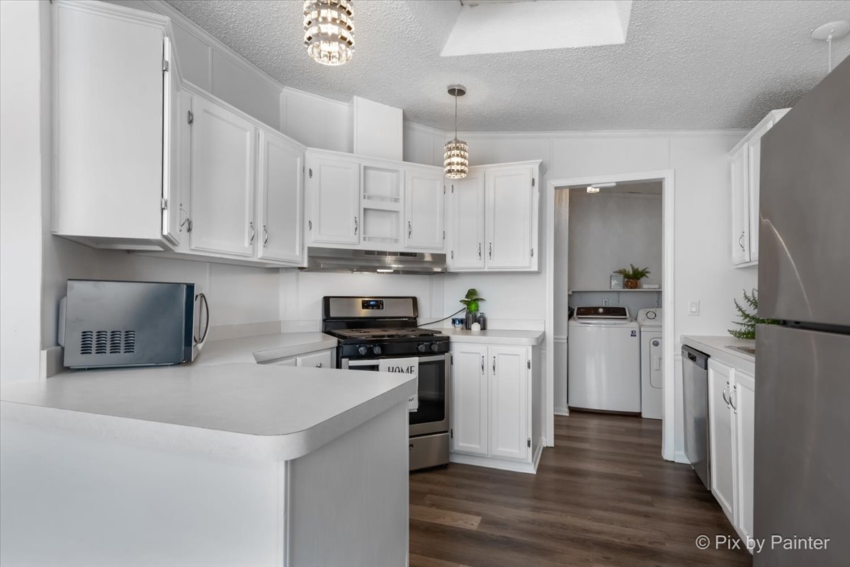 220 Melbrooke Road Elgin, IL 60123 - Photo 10 of 32