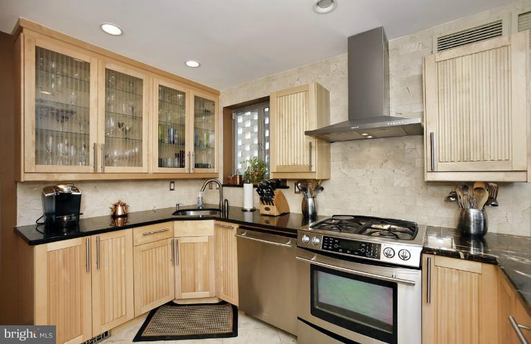 46 G Street Southwest, Unit 101 Washington, DC 20024 - Photo 5 of 15 Kitchen